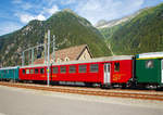 Ehemaliger SOB Einheitswagen I Speisewagen WR 55 85 88-35 452-9 CH-SLM, der SLM GmbH (Schorno Locomotive Management), abgestellt am 01 August 2019 beim Bahnhof G�schenen.