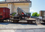 Der zweiachsige Kranwagen X52 der Museumsbahn Blonay-Chamby, ex LLB M 52 (Leuk-Leukerbad-Bahn, franz�sisch Chemin de fer Lo�che-Lo�che-les-Bains), abgestellt am 27.