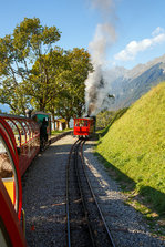   Brienz-Rothorn-Bahn (BRB), Zugbegegnung an der Kreuzungsstelle Geldried (1.024 m ü.NN) am 25.09.2016: Während wir uns mit der ölgefeuerten BRB 15 - Stadt Kanaya (Japan), Baujahr 1996