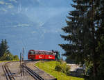   Brienz Rothornbahn:  Die Heizöl befeuerte Zahnraddampflok BRB 15 - Stadt Kanaya (Japan) kommt am 24.09.2016 gerade mit ihrem Zug von Brienz auf der Mittelstation Planalp (1.341 m ü.