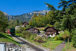Die Heizöl befeuerte H 2/3 Zahnraddampflok BRB16 erreicht am 30.09.2011 bald die End- und Stahlstation den BRB Bahnhof Brienz.