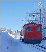 Im Schatten zwischen Rigi Staffel und Staffelh�he zeigt sich die  G�terlok  He 2/2 N� 18.
