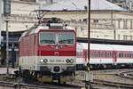 Am grauen Morgen von 25 Juni 2022 left sich 362 018 in Bratislava hl.st.