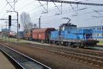 Am 5 April 2017 rangiert 111 021 in Praha-Liben.